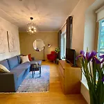 Lejlighed Charming Centre With Free Parking And Spacious Balcony
