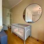 Charming Centre With Free Parking And Spacious Balcony شقة