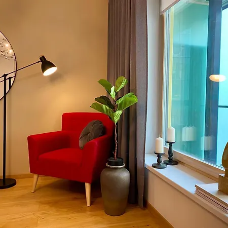 Charming Centre With Free Parking And Spacious Balcony Lägenhet *