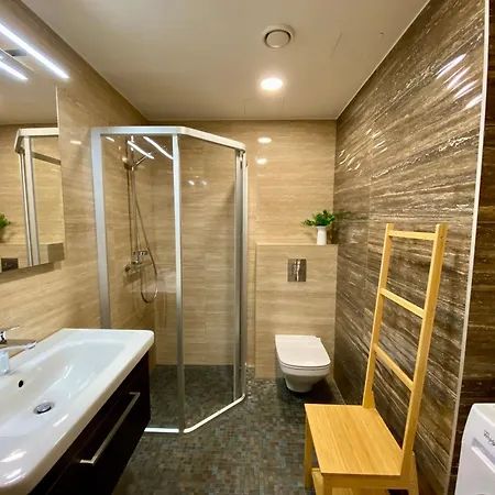 公寓 Charming Centre With Free Parking And Spacious Balcony