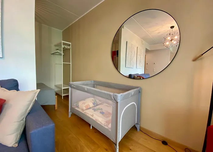 Charming Centre With Free Parking And Spacious Balcony アパート