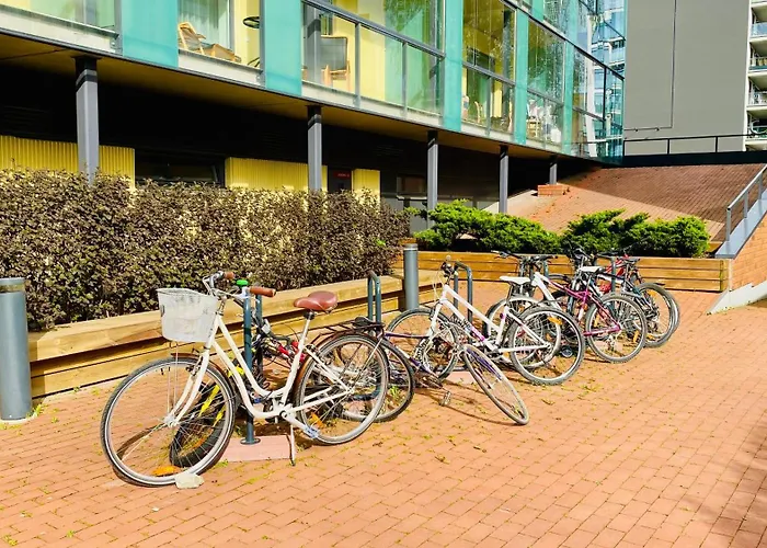 Charming Centre With Free Parking And Spacious Balcony アパート