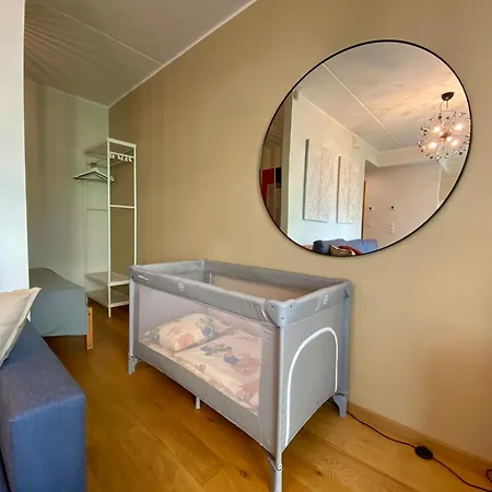 Charming Centre With Free Parking And Spacious Balcony 아파트